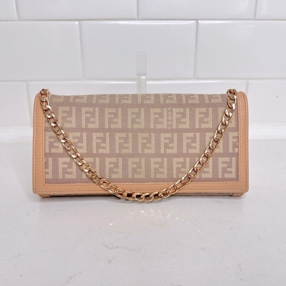 💯 AUTH Fendi Zucca wallet on chain - Picture 1 of 12